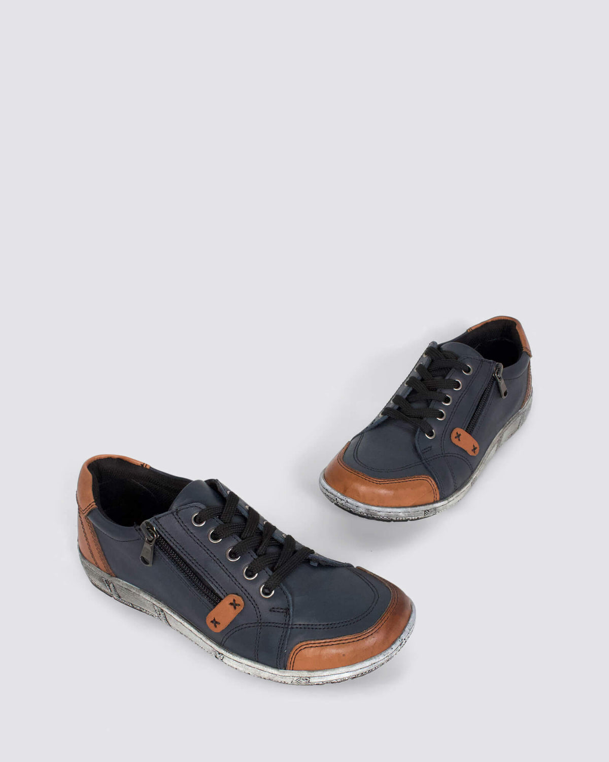 CP656-50 SNEAKERS NAVY LEATHER
