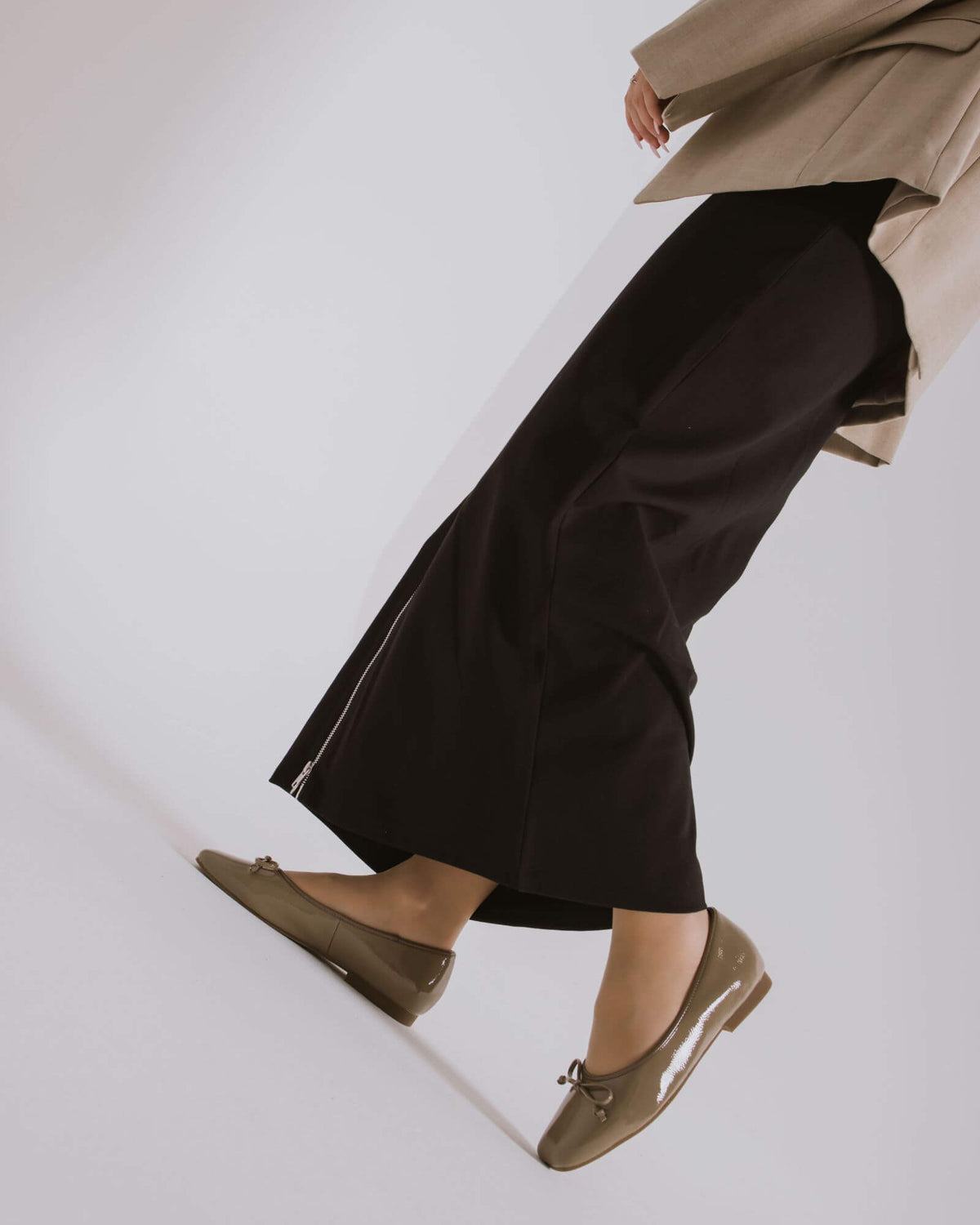 GILLOT BALLET FLATS TAUPE PATENT LEATHER