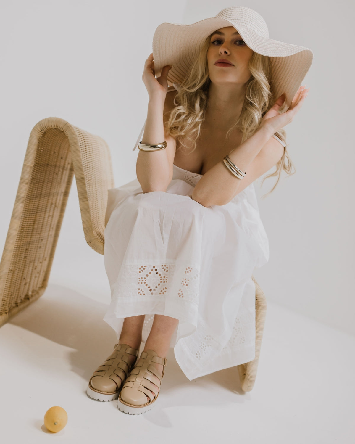 KIP SANDALS LATTE SHINE