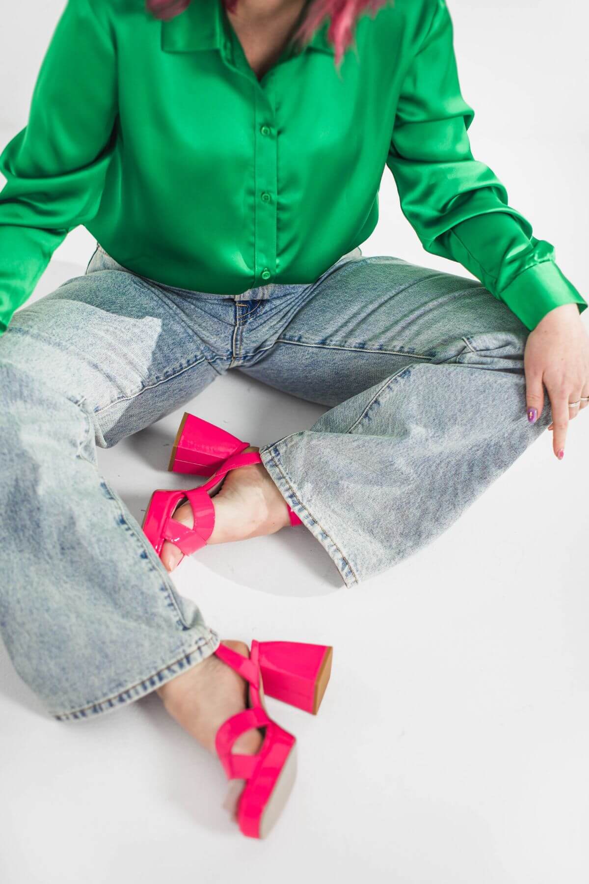 Hot pink platform heel shoes in patent leather.