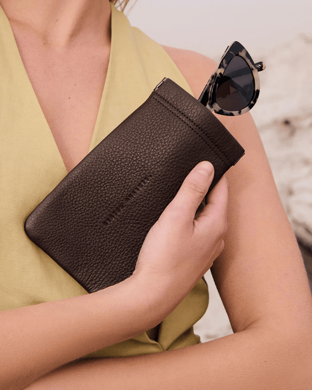 KEEPSAKE SUNGLASSES CASE COCOA