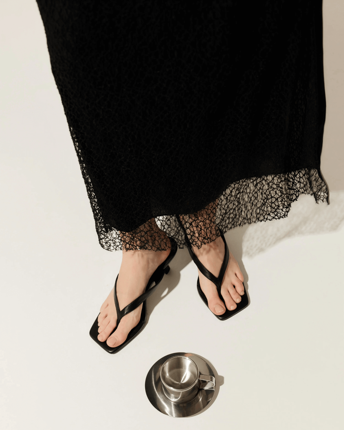 SARDINIA THONG HEELS BLACK