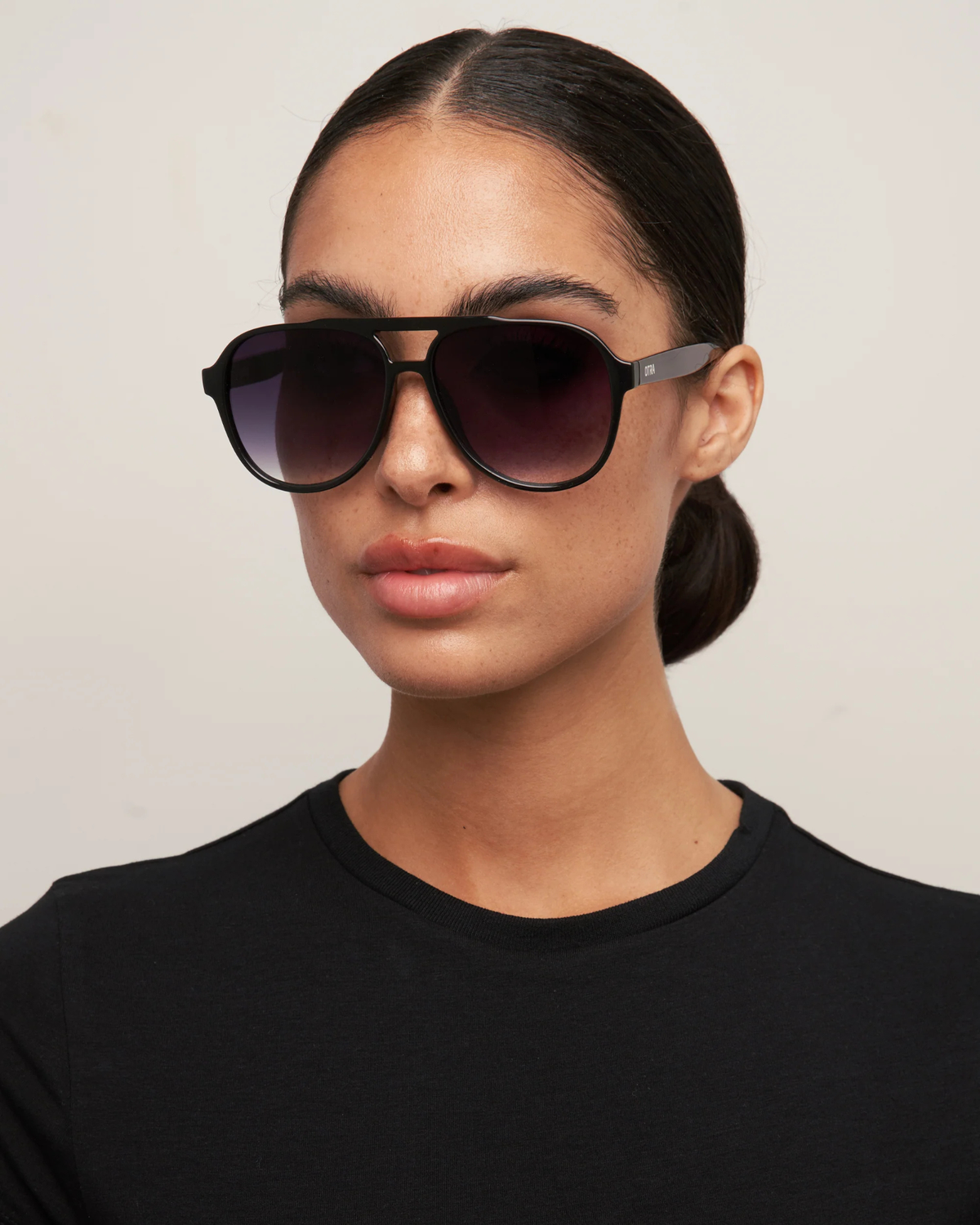 STEVIE SUNGLASSES BLACK/SMOKE FADE