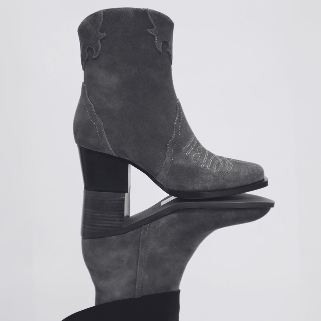 How to Style the Right Shoes for Winter