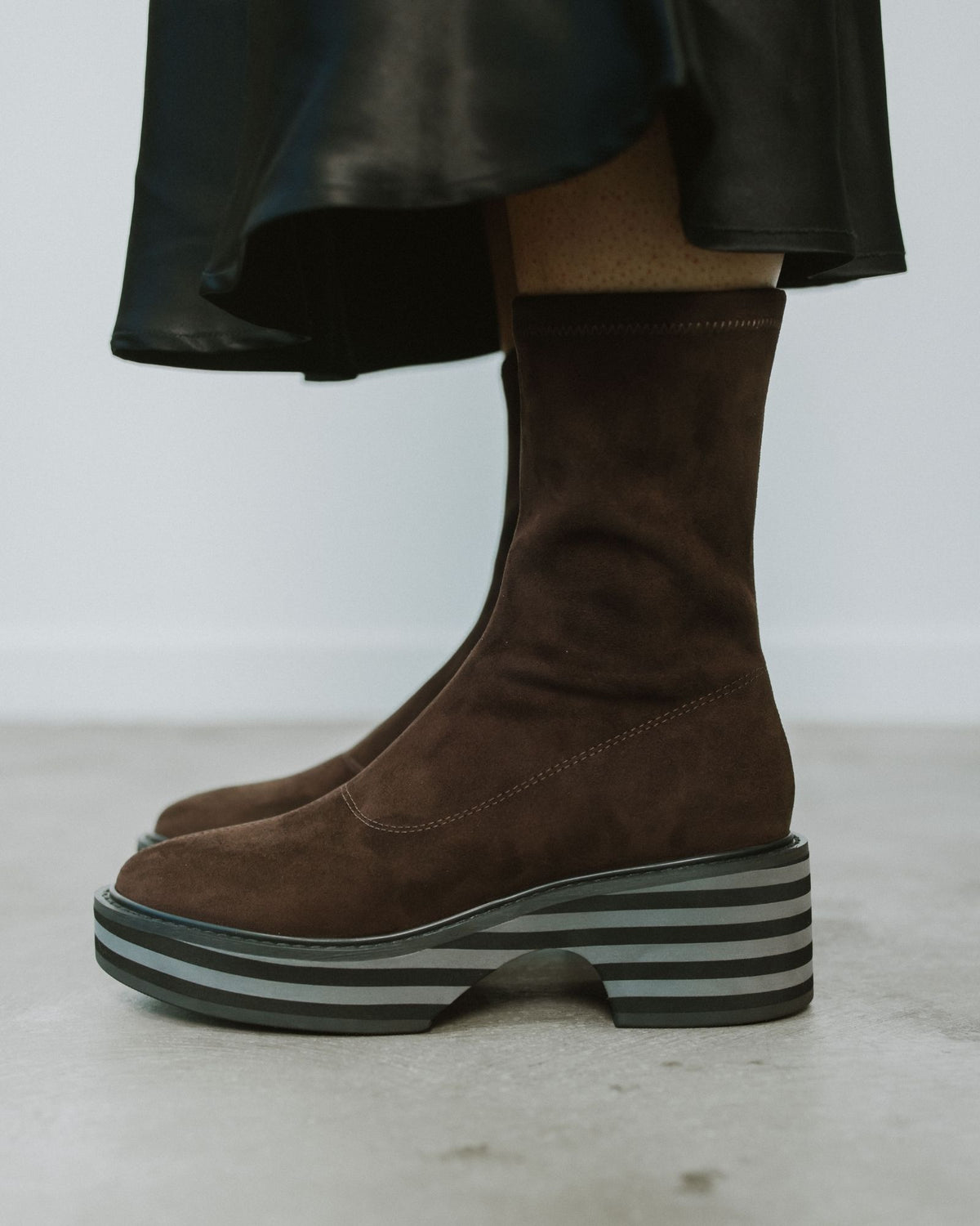 LOVEY BOOTS CHOCOLATE MICROFIBRE