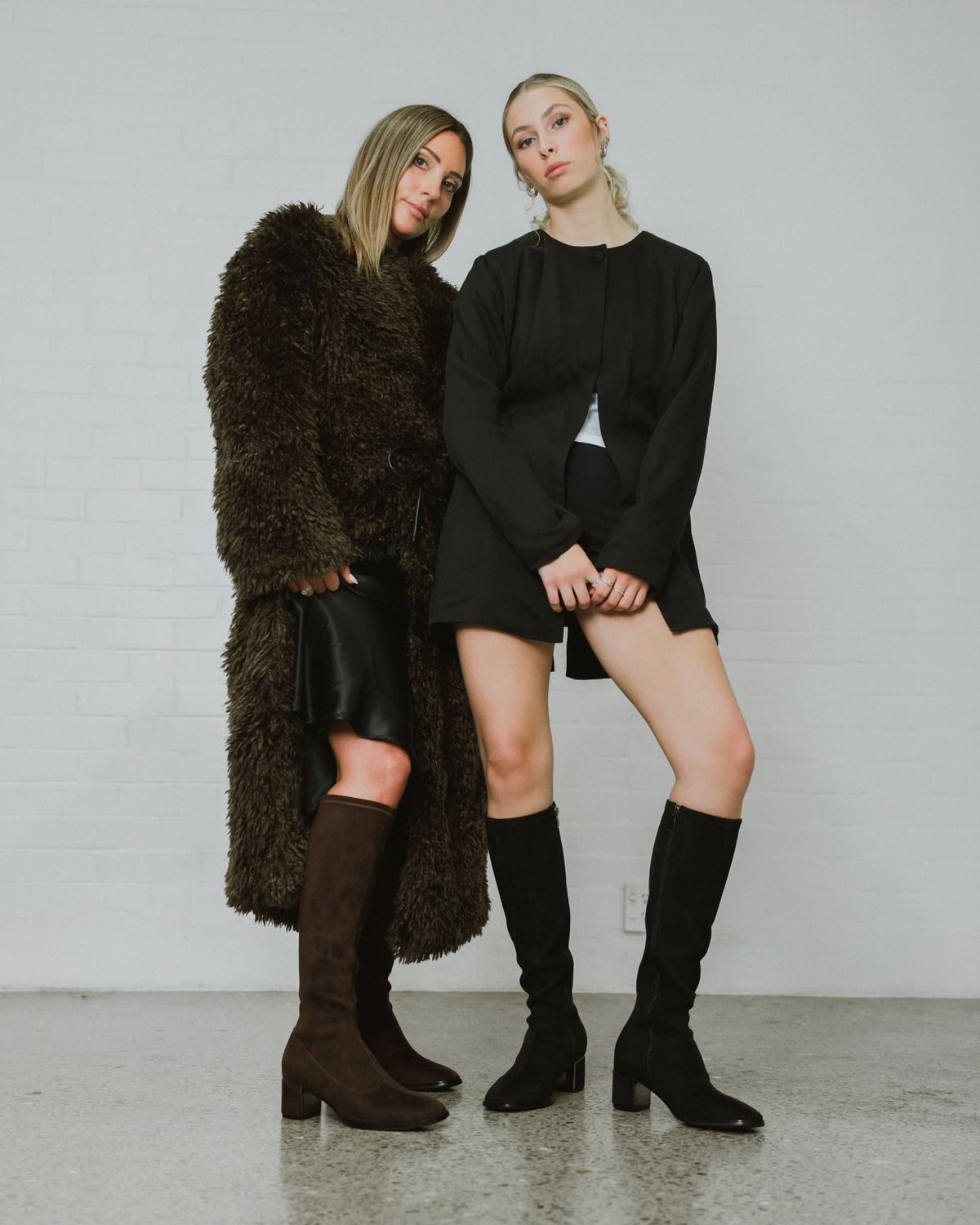 JIGGLE KNEE HIGH CHOCOLATE MICROFIBRE