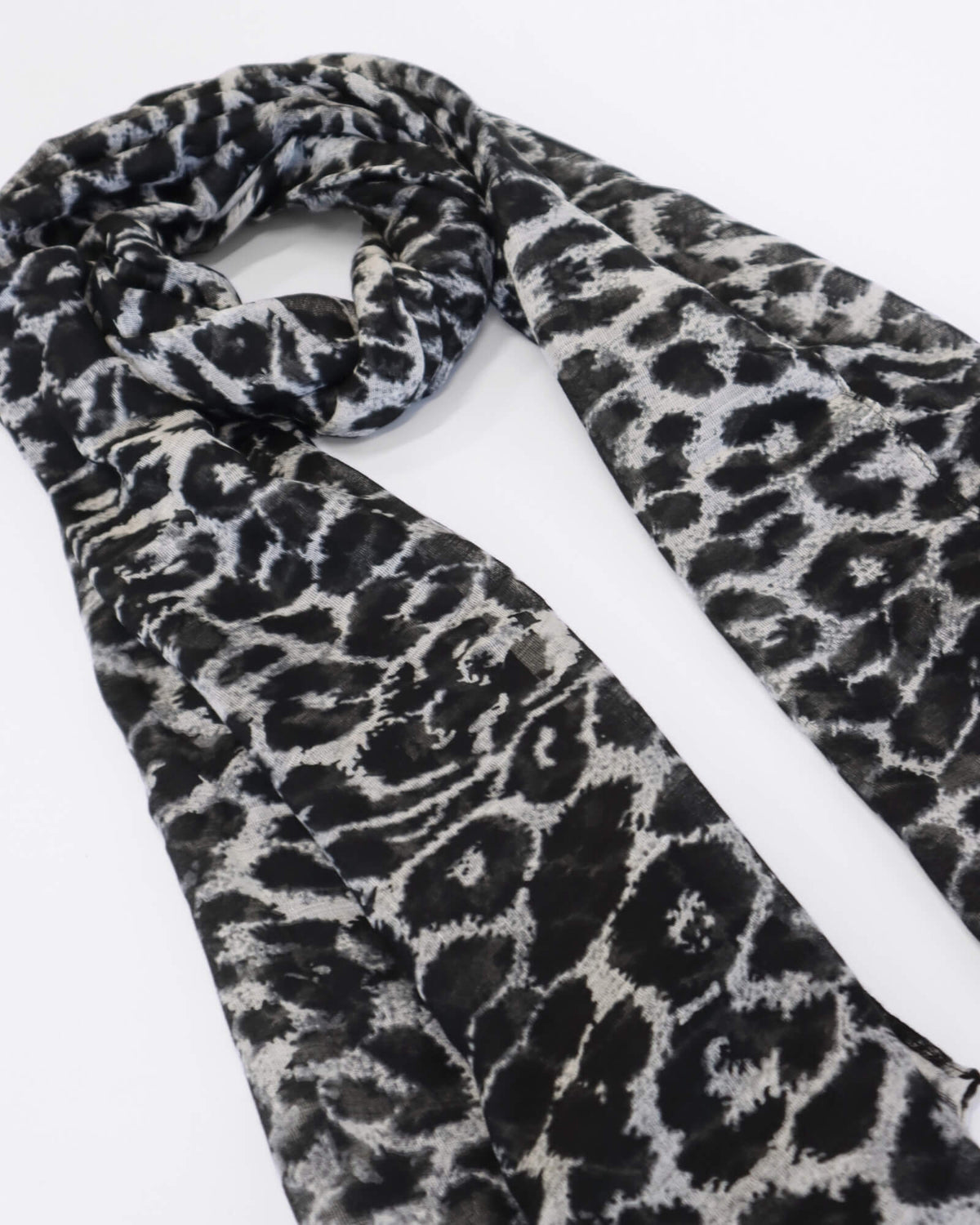 AVERY SCARF WHITE LEOPARD