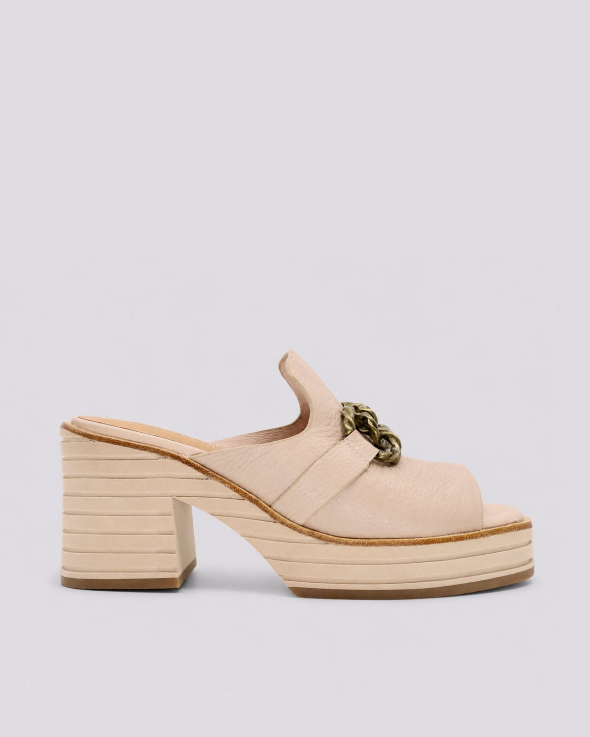 BRIANA HEELS NUDE
