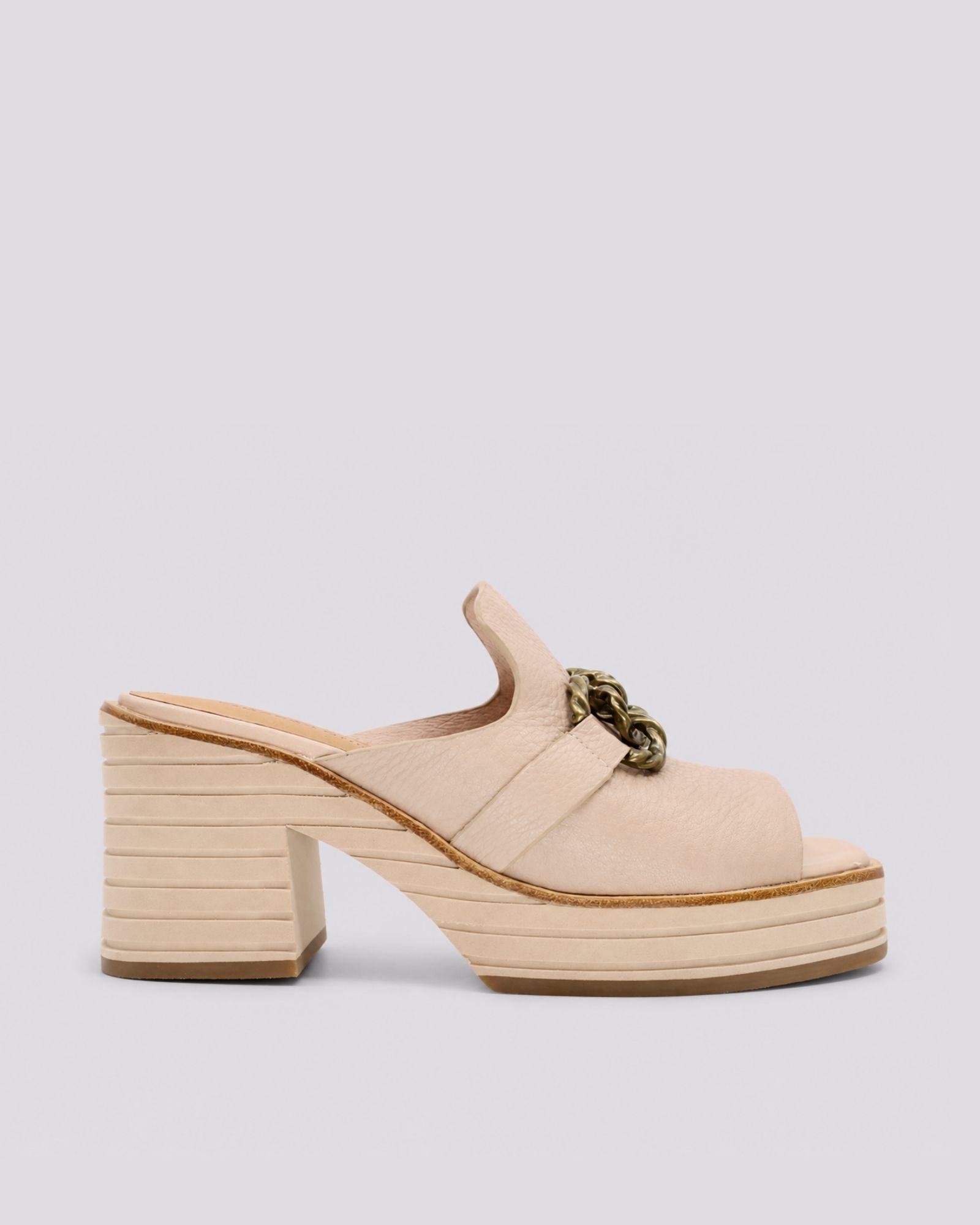 BRIANA HEELS NUDE