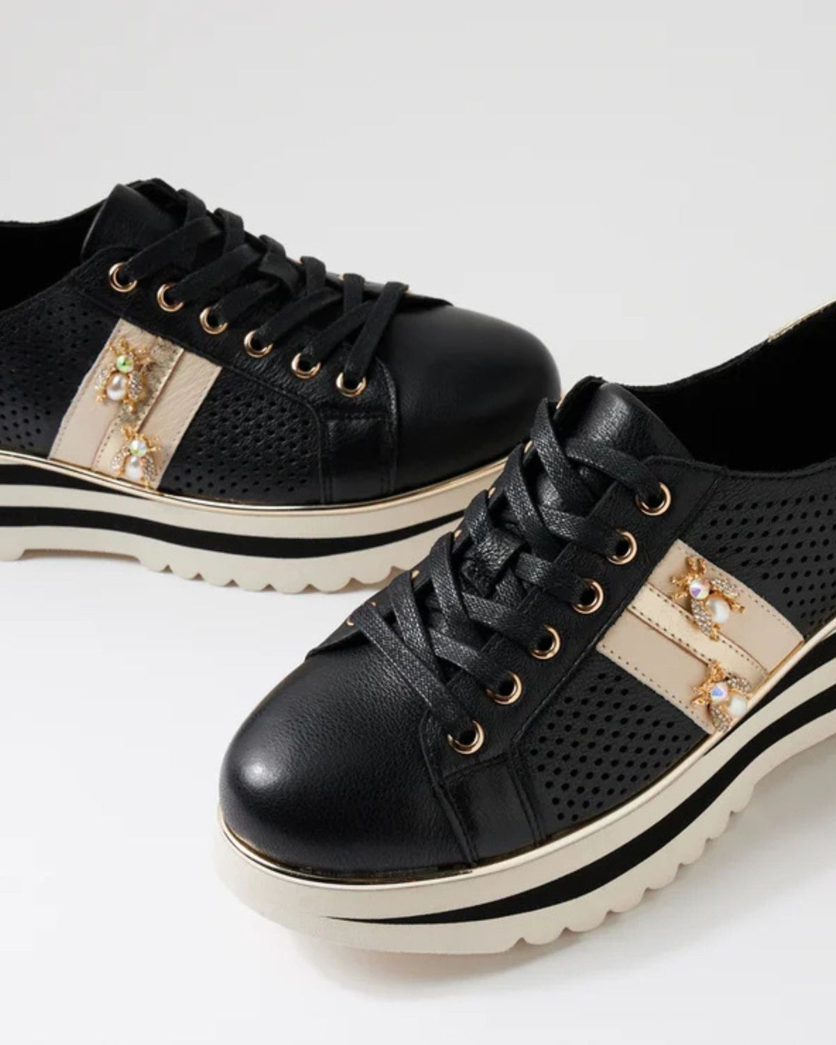 EAGLESY LACE UP WEDGES BLACK/MILK