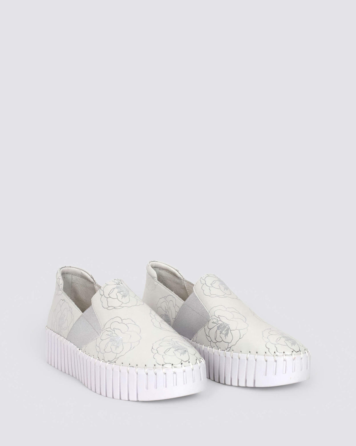 BECCA FLATS WHITE SILVER