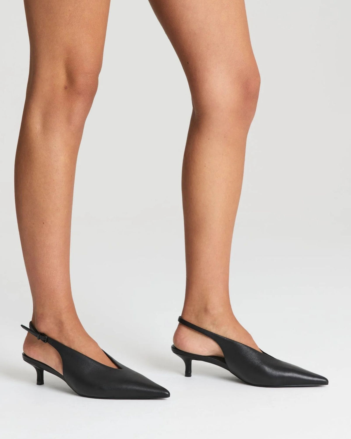FLY POINT TOE SLINGBACK BLACK