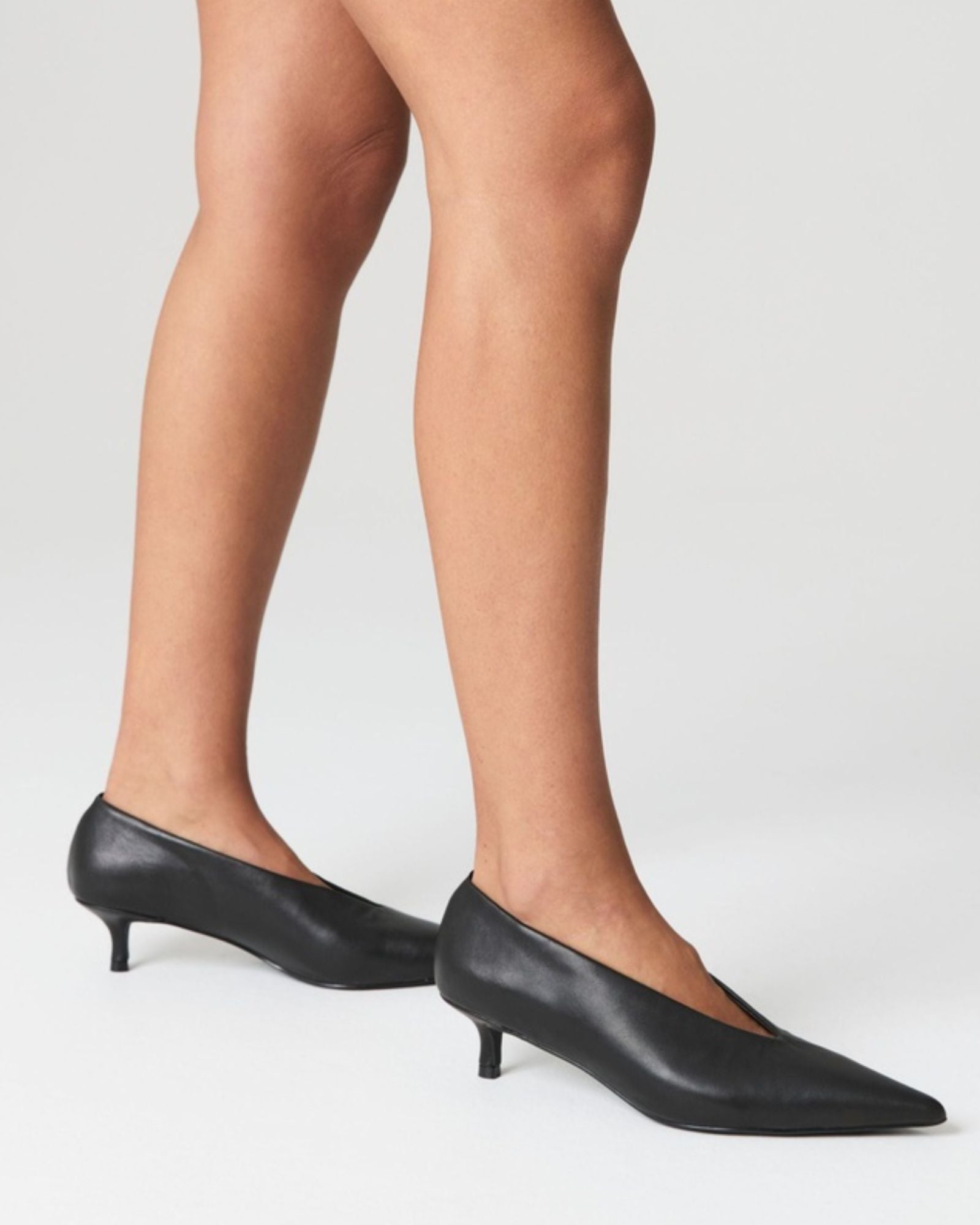 FLYNN POINT TOE PUMPS BLACK