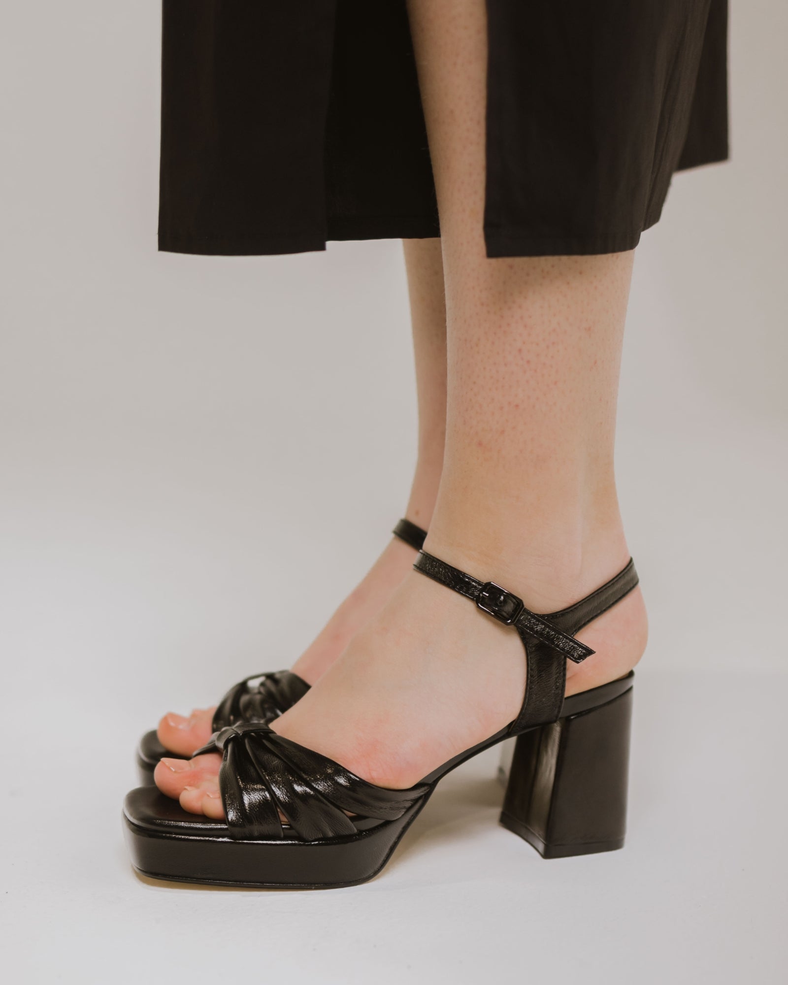 KENDALL HEELS BLACK METALLIC