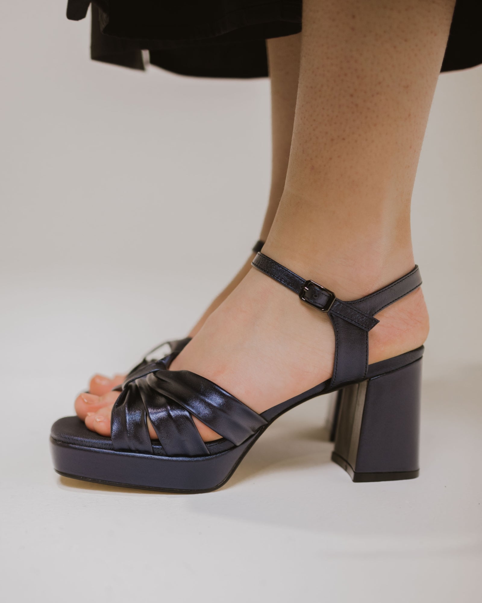 KENDALL HEELS NAVY METALLIC
