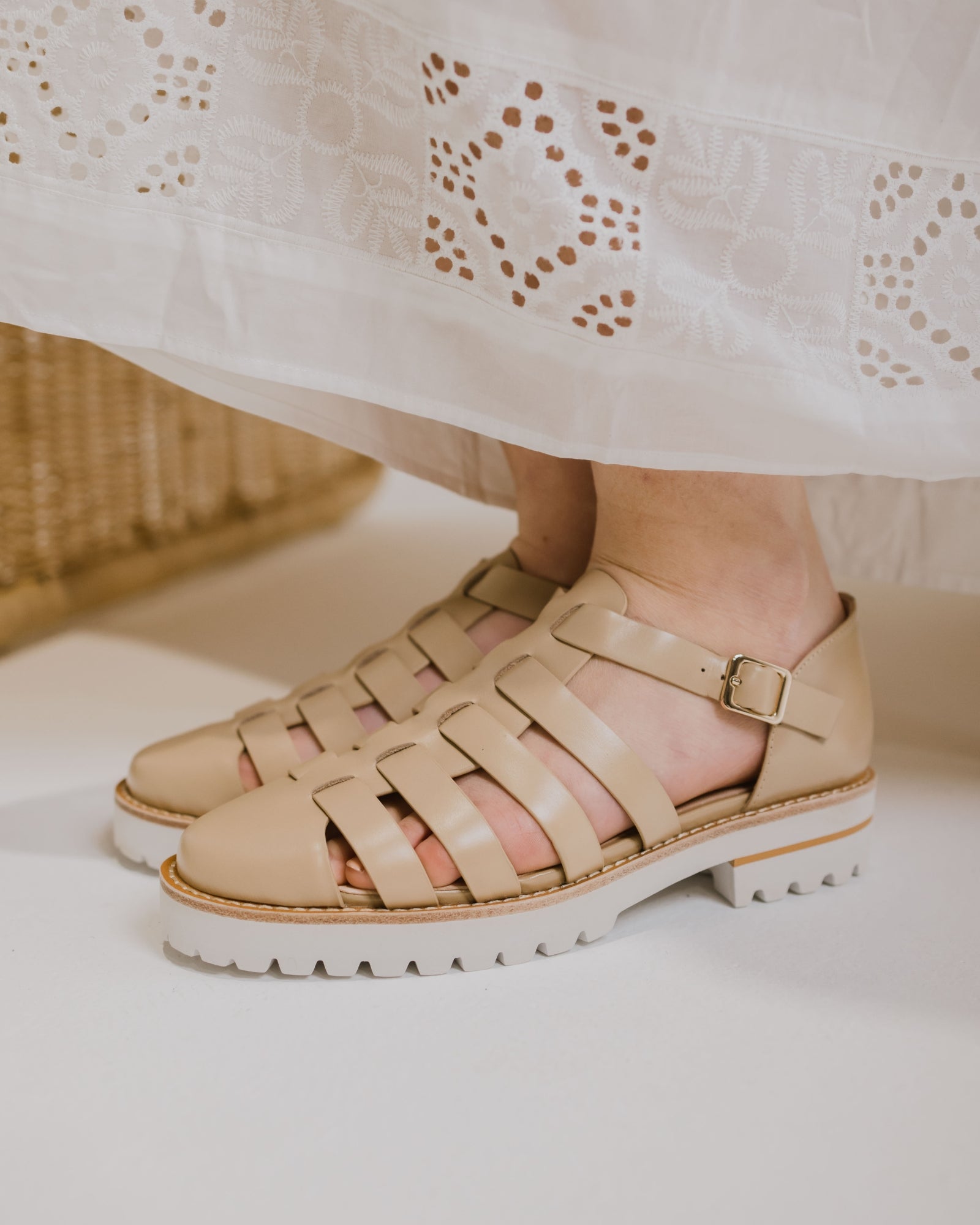 KIP SANDALS LATTE SHINE