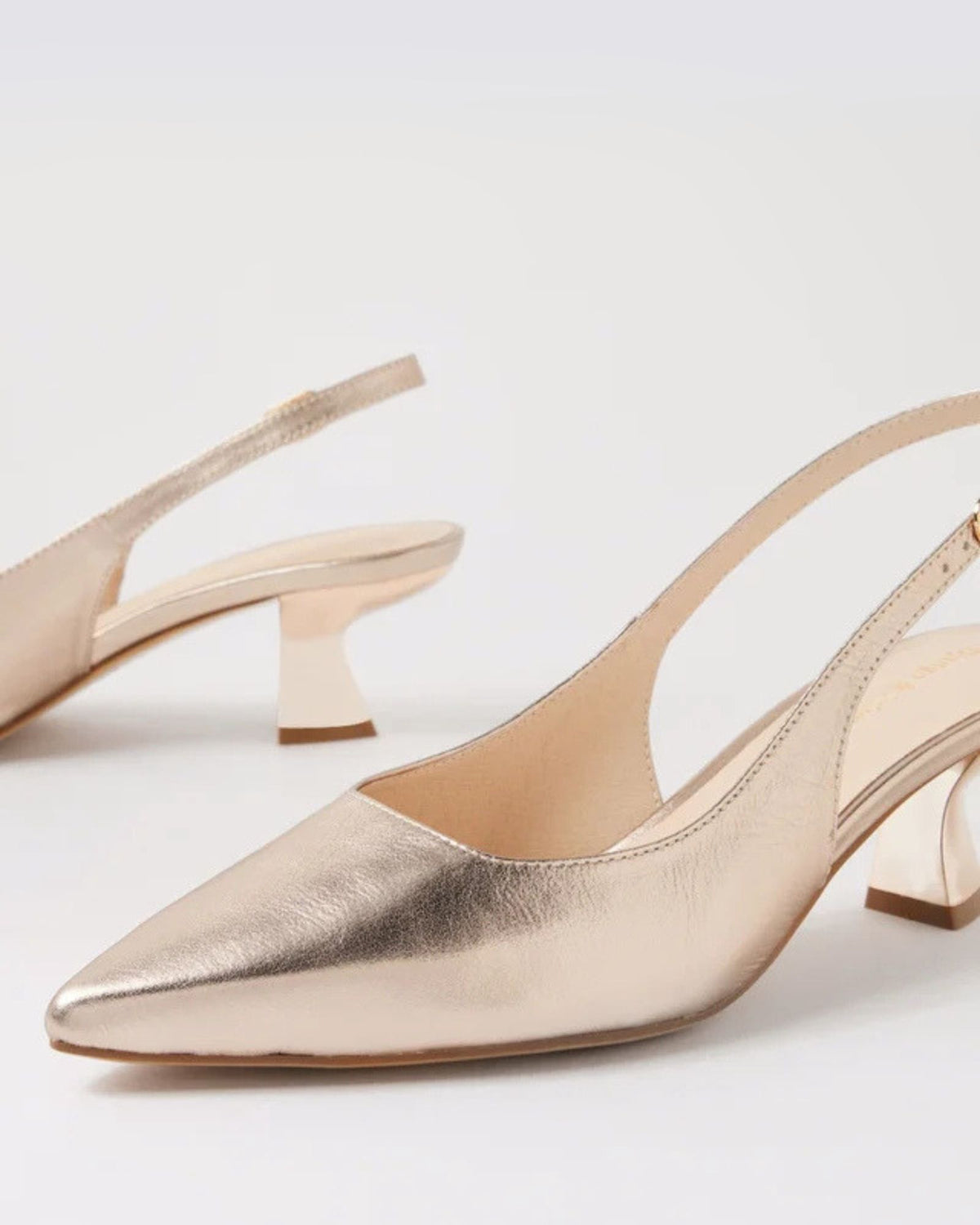 LINLY SLINGBACK HEELS PLATINO