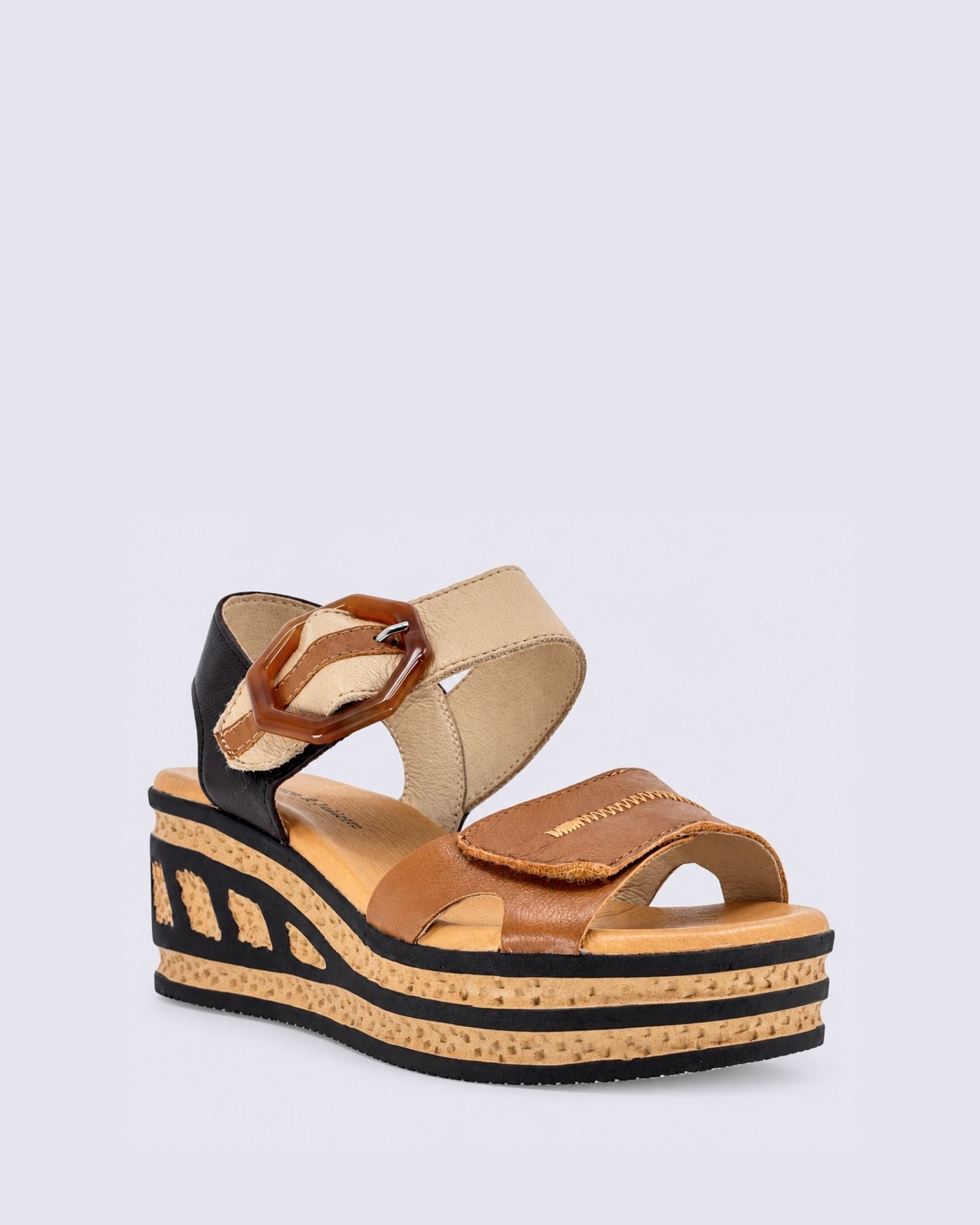 QALI PLATFORM WEDGE SANDALS DARK TAN/CAMEL