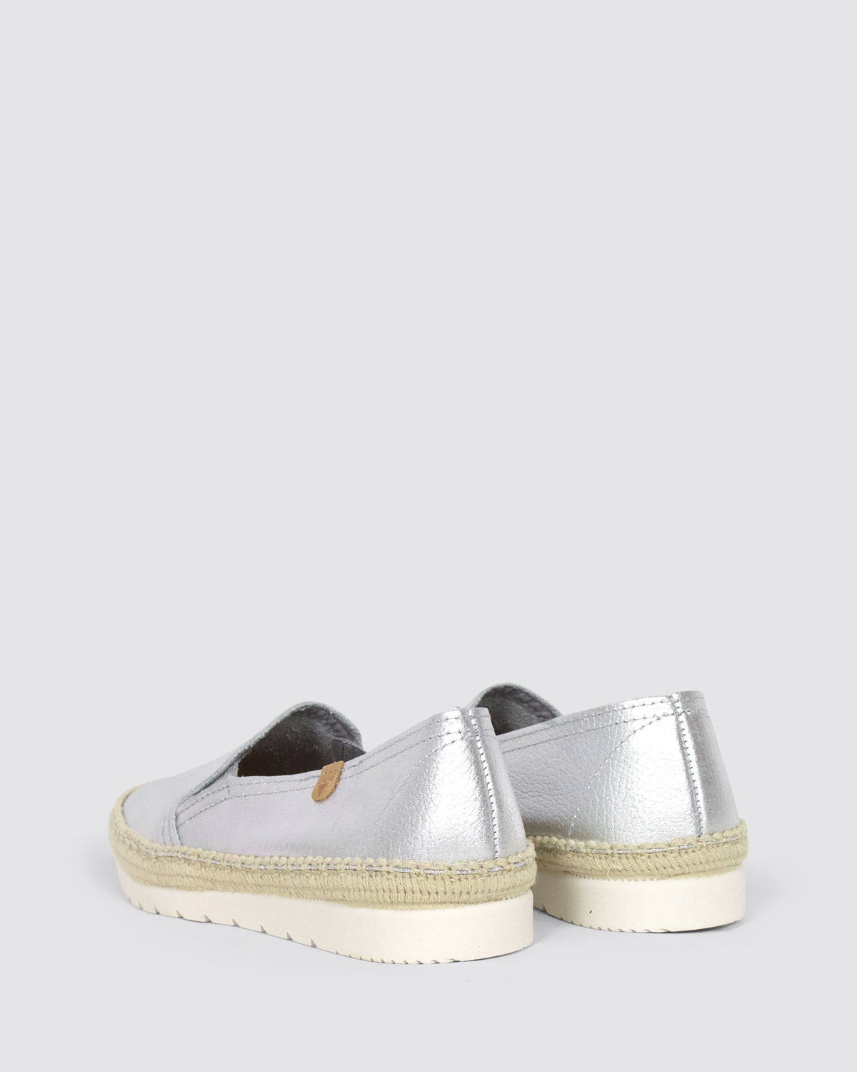 NURIA FLATS PLATA SILVER LEATHER
