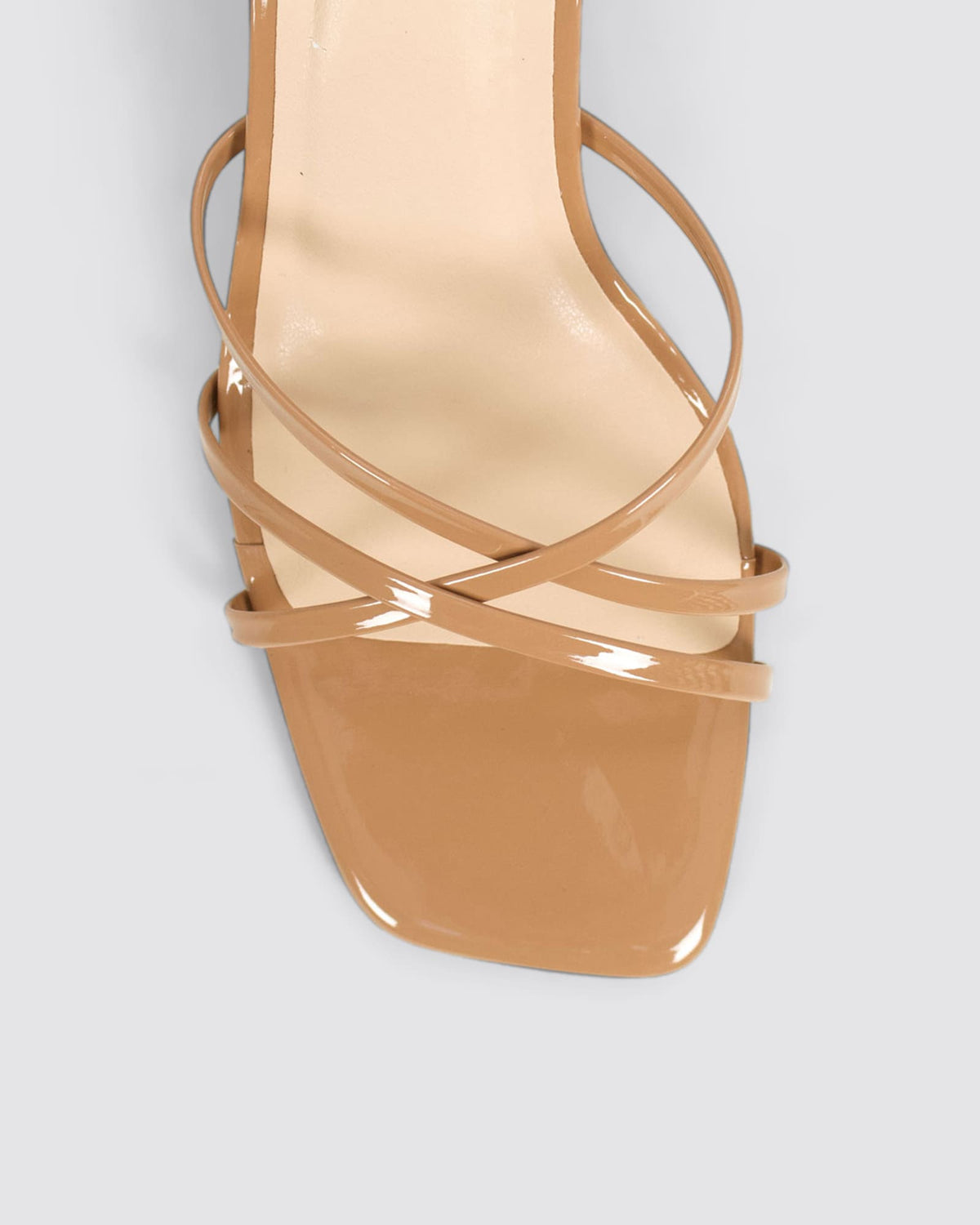 NAKITA BLOCK HEEL SANDALS DARK CAMEL PATENT