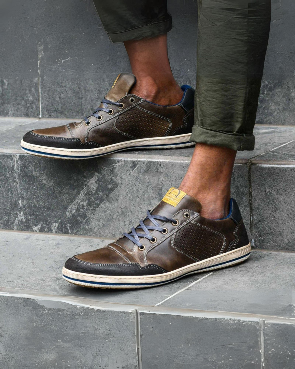 CREST SNEAKERS BLACK LEATHER