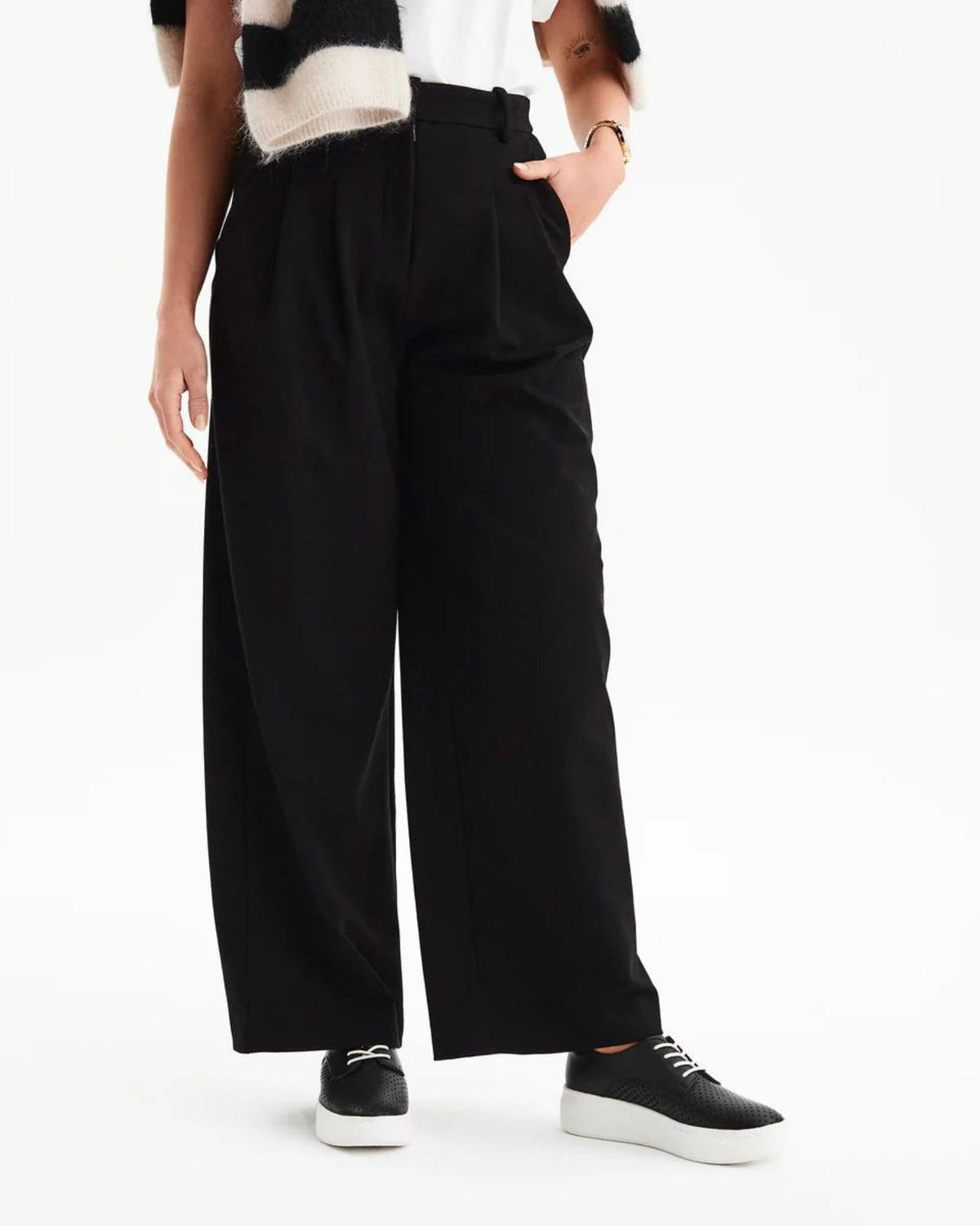 DERBY CITY PUNCH BLACK