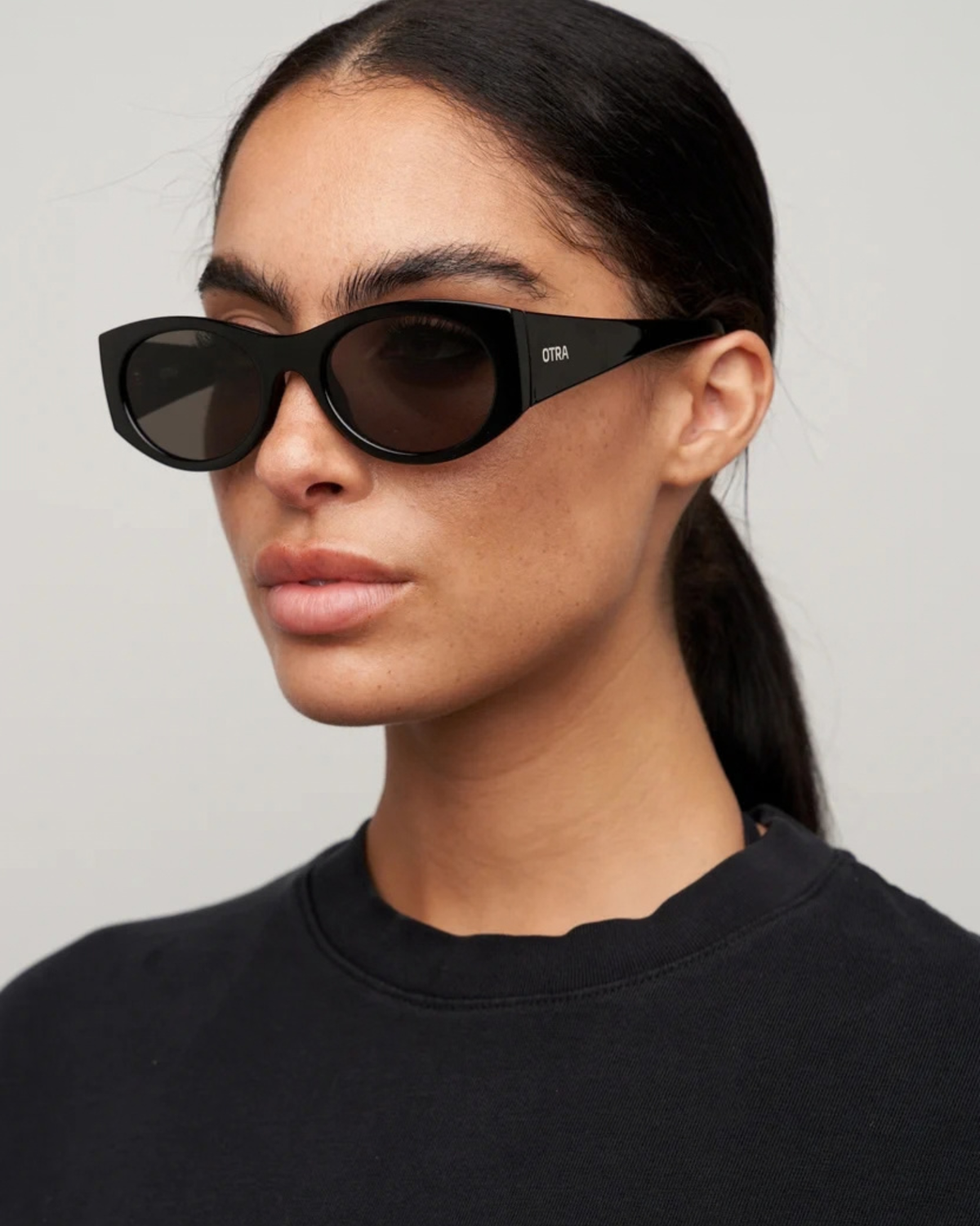 GRACE SUNGLASSES BLACK/SMOKE