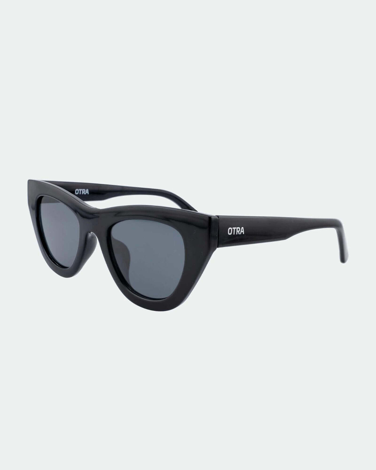 KINNI SUNGLASSES BLACK/SMOKE