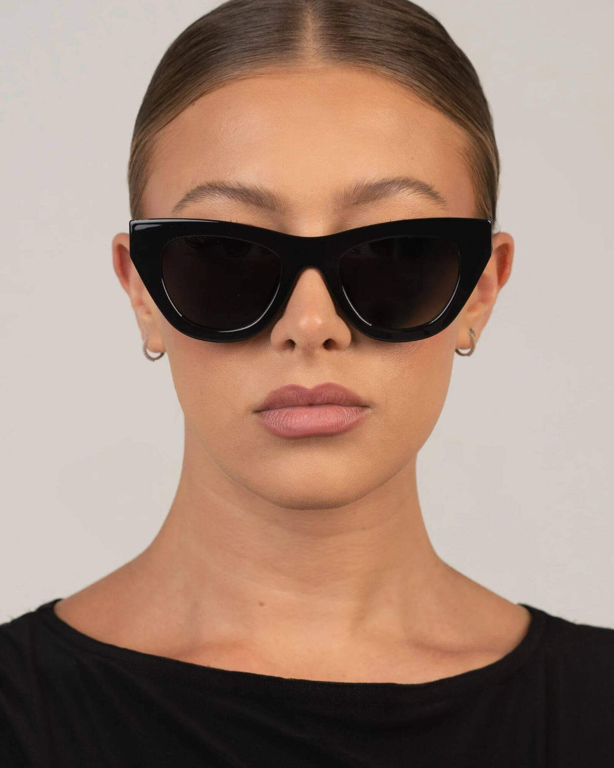 KINNI SUNGLASSES BLACK/SMOKE