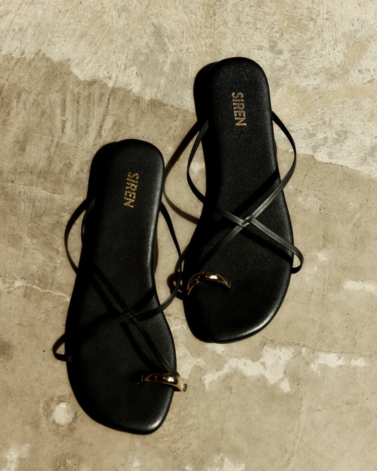 MIKKI FLAT STRAPPY SANDALS BLACK