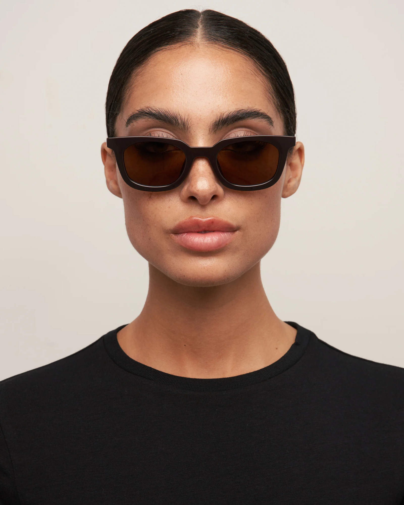 NIA SUNGLASSES DARK CHOCOLATE