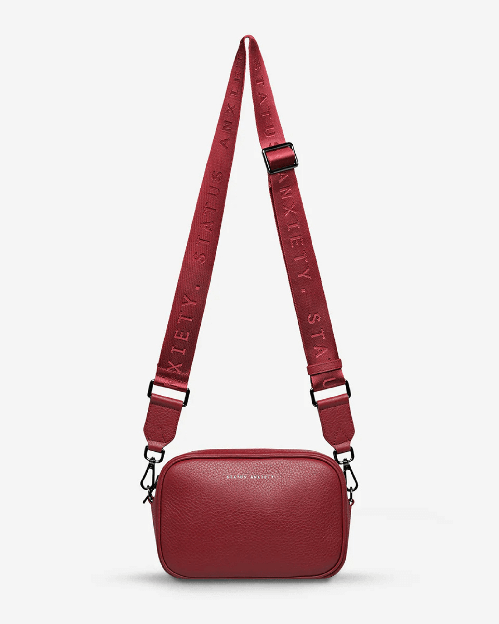 PLUNDER BAG ROUGE WITH WEBBED STRAP