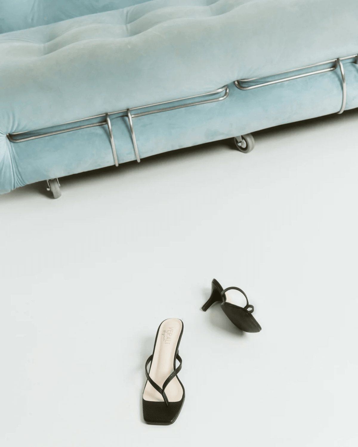 TAYTUM HEELED THONGS BLACK SNAKE