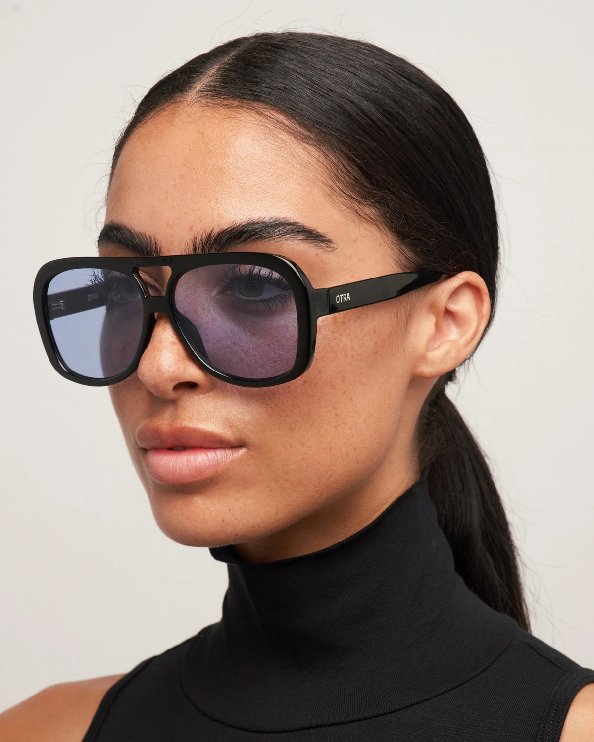 YARA SUNGLASSES BLACK/LIGHT BLUE
